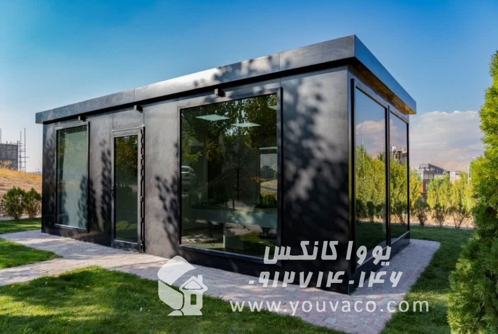 راه‌اندازی دفتر فروش یا نمایشگاه محصولات نیازمند فضایی مناسب، قابل حمل و سریع است. کانکس دفاتر فروش گزینه‌ای ایده‌آل برای شرکت‌ها، کارخانه‌ها و کسب‌وکارهای کوچک و متوسط است که می‌خواهند با سرمایه کم، سرعت بالا و کیفیت مناسب دفتر فروش خود را راه‌اندازی کنند. این سیستم با استفاده از متریال مقاوم، طراحی پیش‌ساخته و نصب سریع، فضایی امن، زیبا و انعطاف‌پذیر برای فروش فراهم می‌کند.